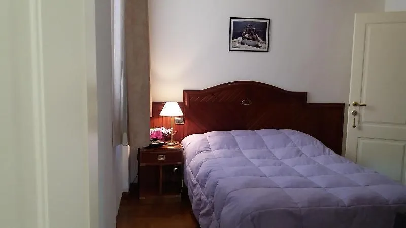 호텔 Albergo Italia 피옴비노
