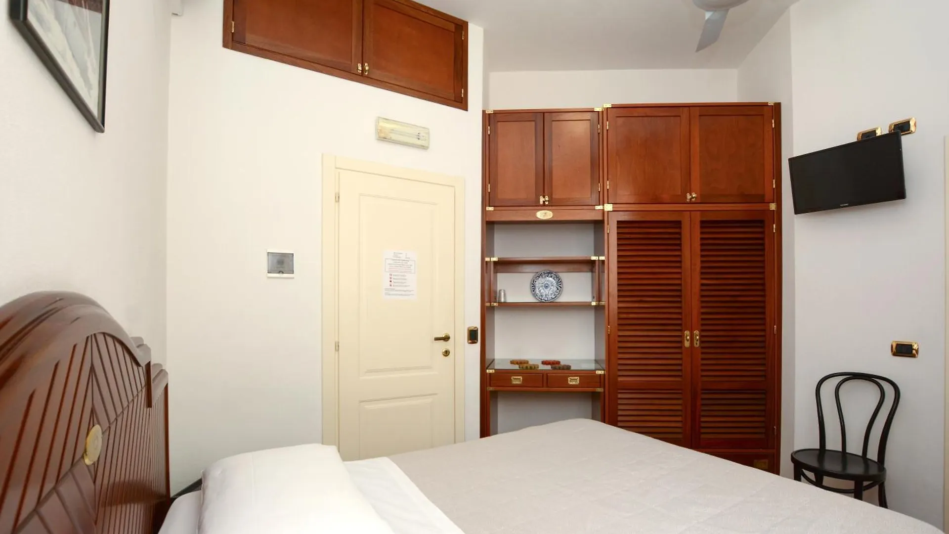 Albergo Italia 피옴비노 호텔