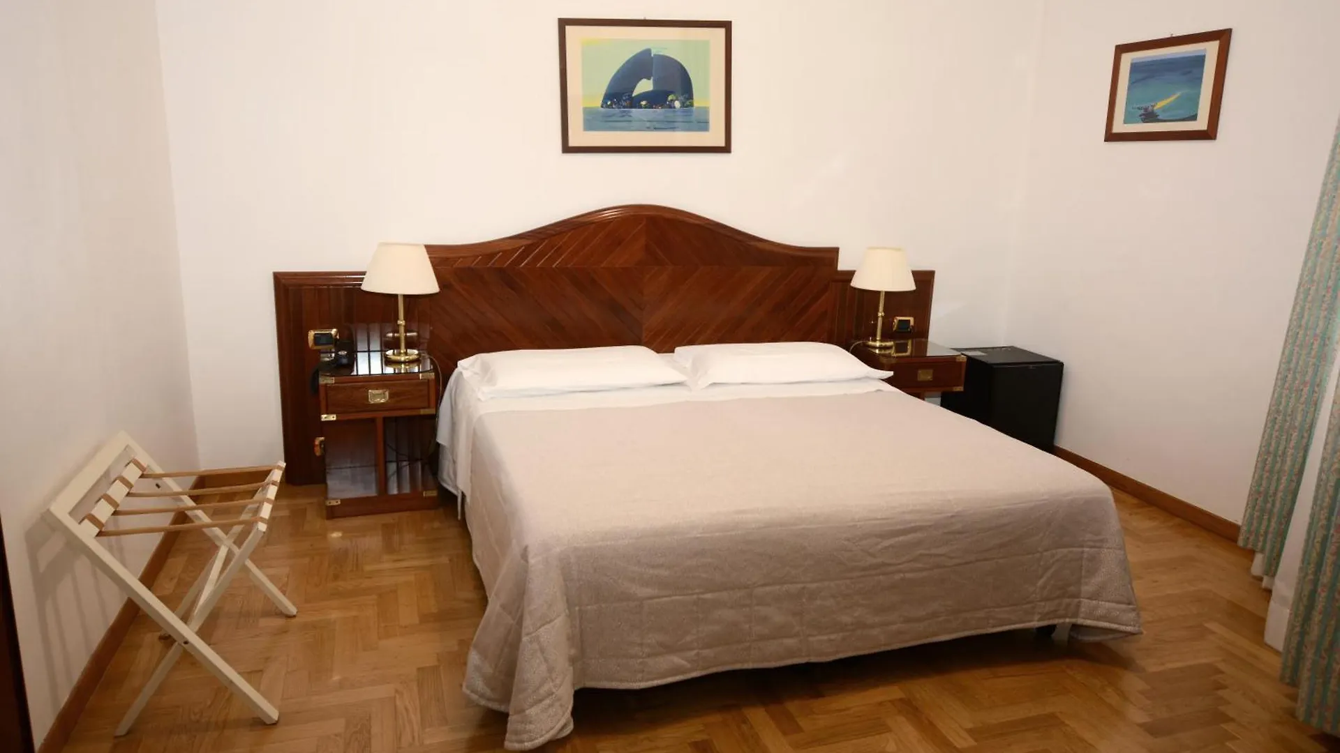 Albergo Italia 피옴비노 호텔