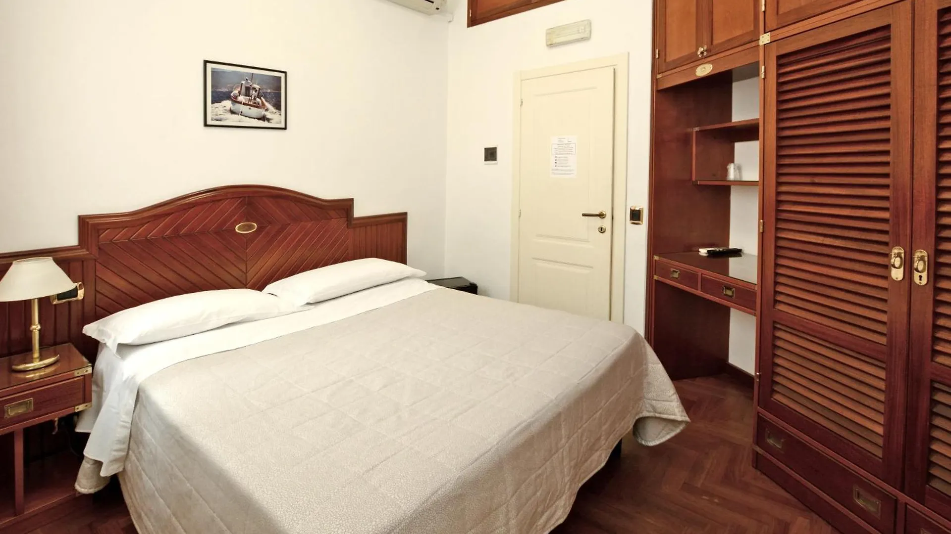 호텔 Albergo Italia 피옴비노